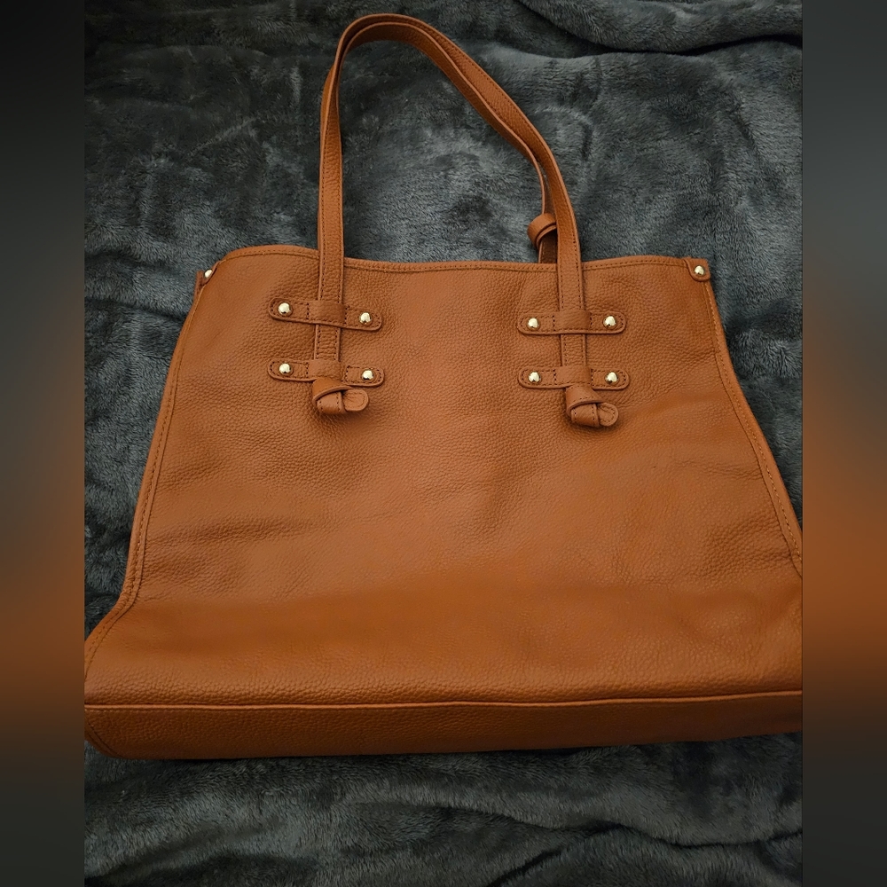 Classic Tan Leather Tote Bag with Tassel - Picture 16 of 16
